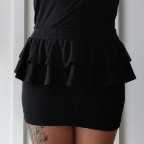 *SOLD* Black mini layered skirt - Picture 1 of 5